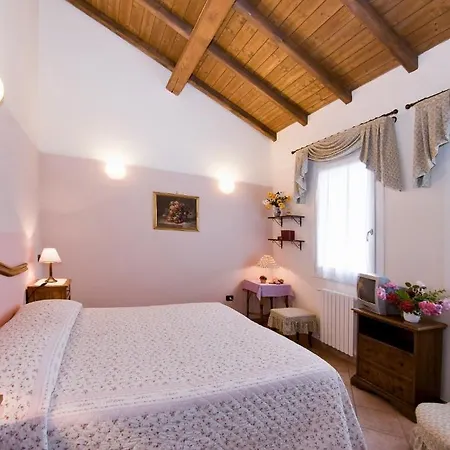 Agriturismo Casella Farm stay