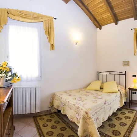 Agriturismo Casella Farm stay