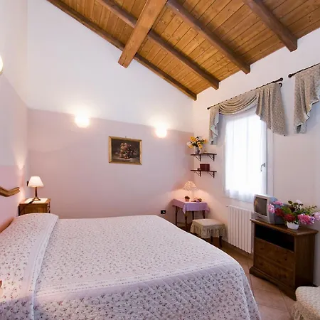 Otel Agriturismo Casella Ferrara