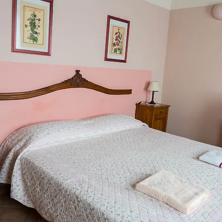 Agriturismo Casella Otel *