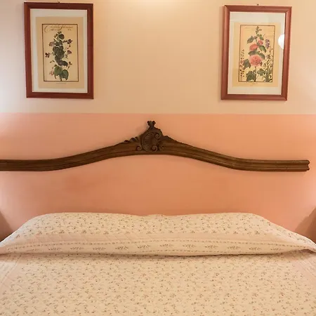 Agriturismo Casella Farm stay *