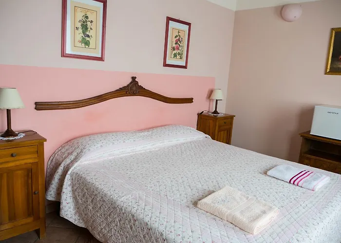 Agriturismo Casella מלון *